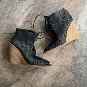 Jeffrey Campbell size 8.5 black